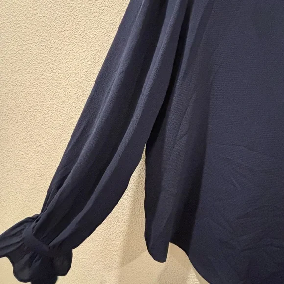 Cece  Olive Green and navy blue V-Neck Blouse with Tie Cuffs 2 pieces - Picture 13 of 15